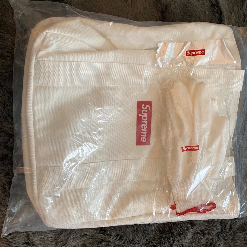 Supreme box logo canvas tote & gloves